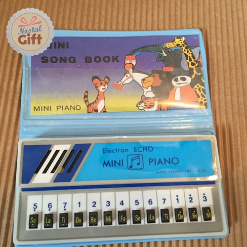 mini-piano-alectronique-vintage-annees-80-bleu.jpg