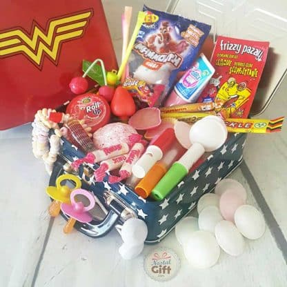 Coffret cadeau : Grande mallette bonbons des années 80 "Wonder Woman"