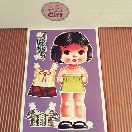carte postale vintage petite fille a habiller