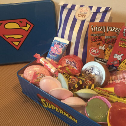 Coffret Cadeau : Boîte "Superman" remplie de bonbons des années 80