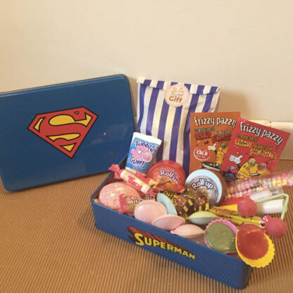 Coffret Cadeau : Boîte "Superman" remplie de bonbons des années 80 – Image 2