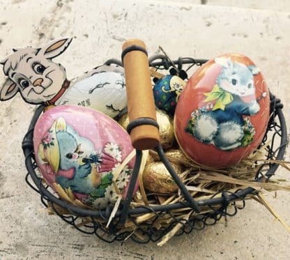 Panier de Pâques vintage avec 2 oeufs en métal – Image 2