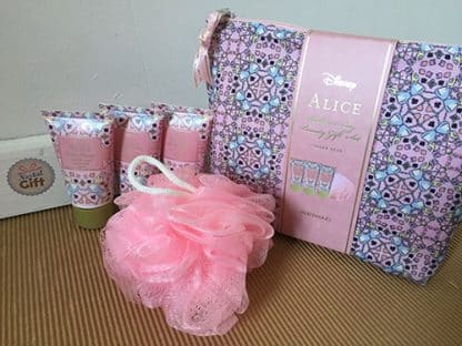 Coffret cadeau - Trousse de toilette et 4 produits de beauté – Alice au Pays des Merveilles
