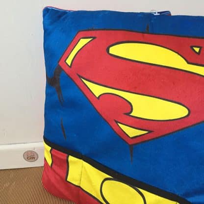Coussin doux Superman avec poches 44 x 41 cm