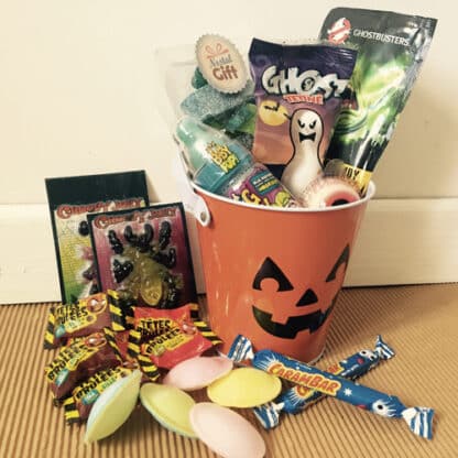 Bonbons Halloween - Seau rempli de bonbons qui piquent à offrir – Image 3