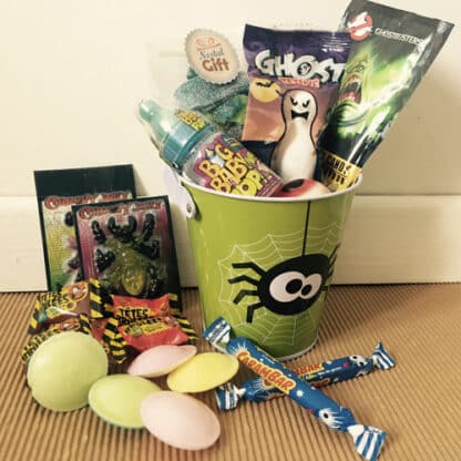 Bonbons Halloween - Seau rempli de bonbons qui piquent à offrir
