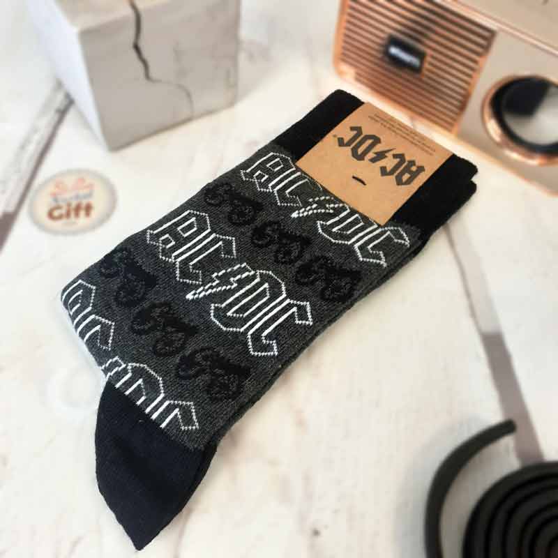 cadeau pas cher pour homme : Des chaussettes, pour des pieds toujours bien  habillés