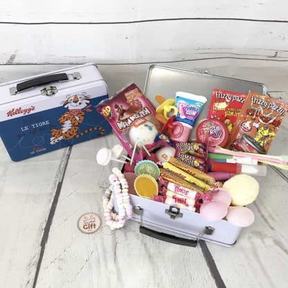 Mallette "Kellogg's" remplie de bonbons des années 80 – Image 3