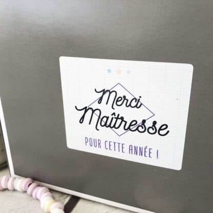 Coffret cadeau : Boîte de bonbons retro  "Merci pour cette année" – Image 5