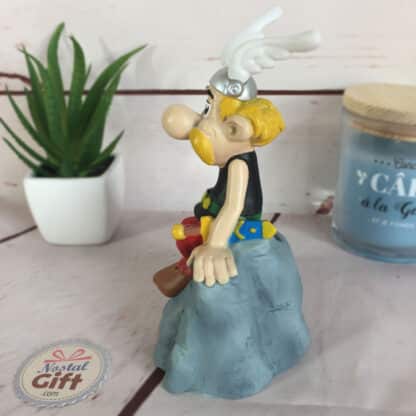 Astérix - Figurine / tirelire Obélix et son menhir