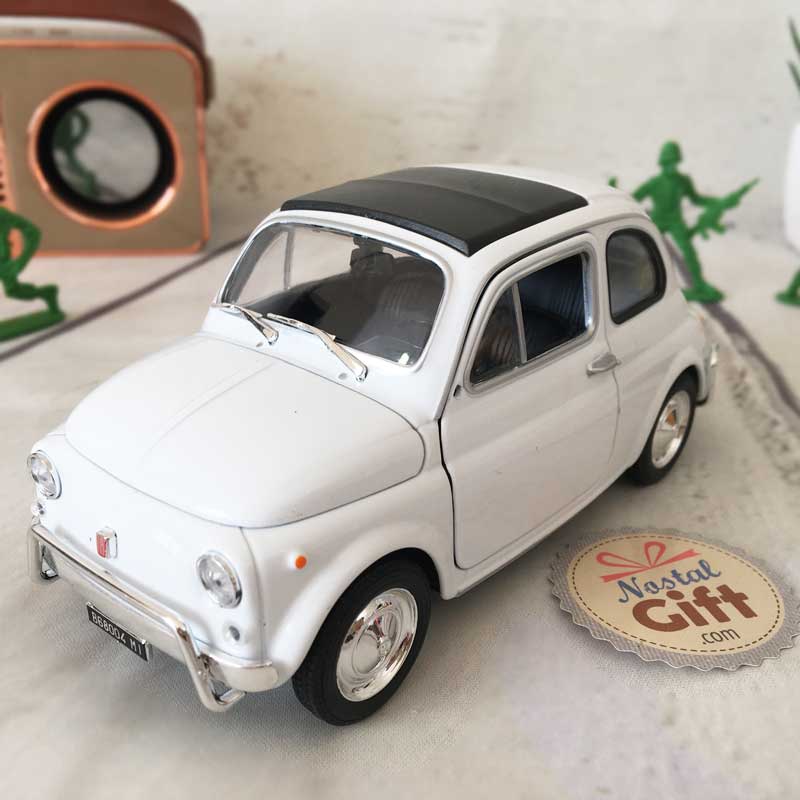 Miniature Fiat 500 - blanc - échelle 1:24 - 15 cm