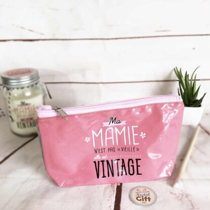 Trousse de toilette - "Ma Mamie n'est pas vieille elle est vintage"