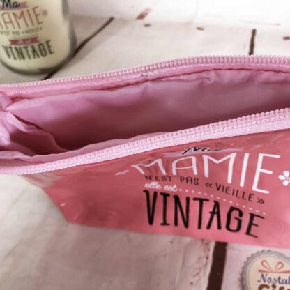 Trousse de toilette - "Ma Mamie n'est pas vieille elle est vintage" – Image 4