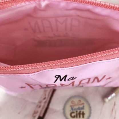 Trousse de toilette - "Ma Maman est la plus géniale et elle assure grave !" – Image 2