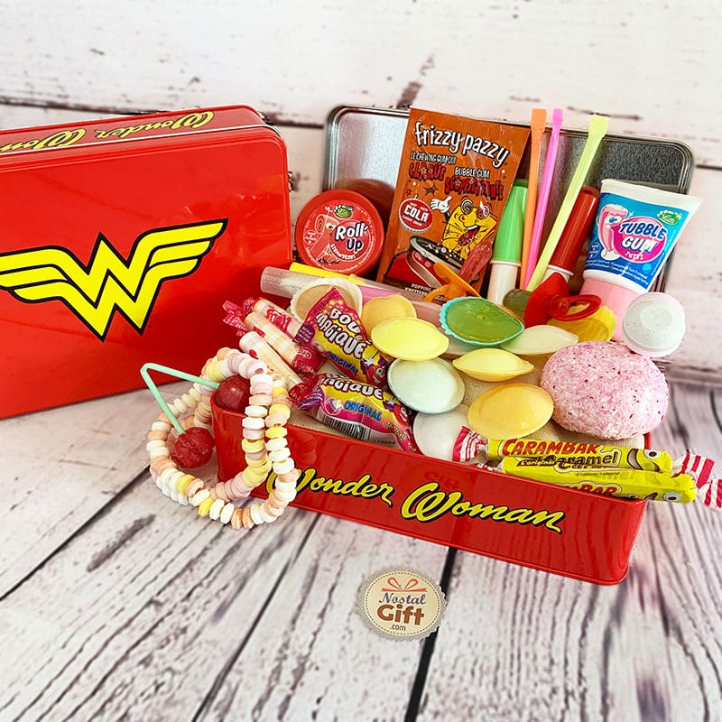 Wonder Woman Comic Tasse avec une surhumaine portion des années 80 Bonbons