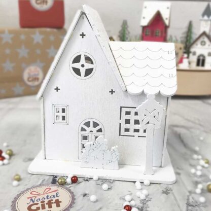Petite église en bois peint blanc lumineuse - décoration Noël