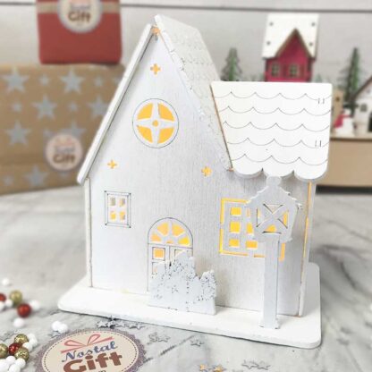 Petite église en bois peint blanc lumineuse - décoration Noël