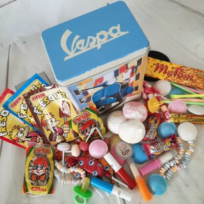 Coffret Cadeau Homme : Boîte haute en métal "Vespa" et ses bonbons rétro 70-80 – Image 5