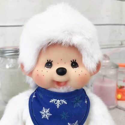 Peluche Kiki - Blanc hiver avec bavoir bleu ( Monchhichi )