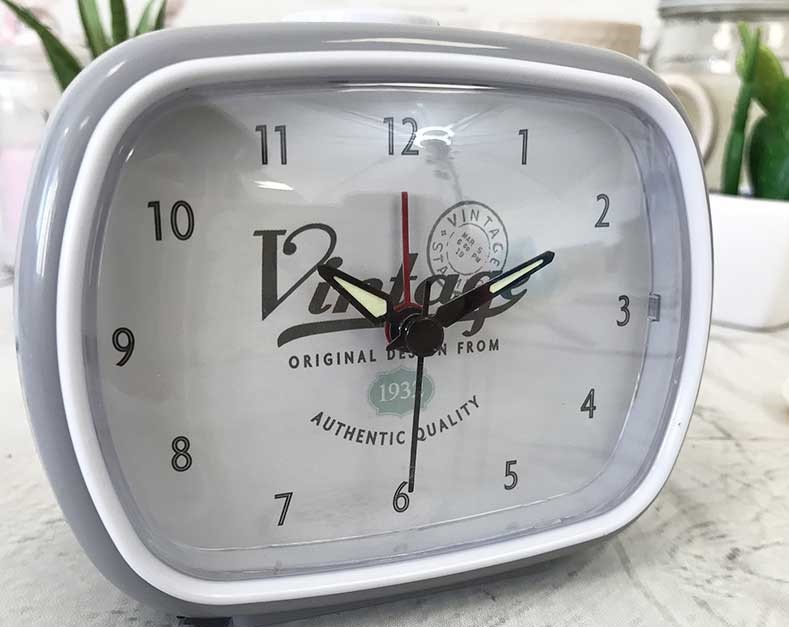 Réveil vintage gris