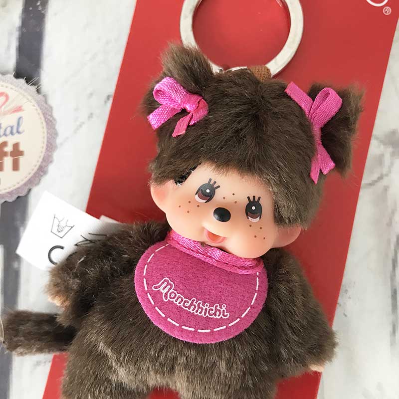 Porte clé Monchhichi Kiki - bavoir rouge et houpette - 10cm