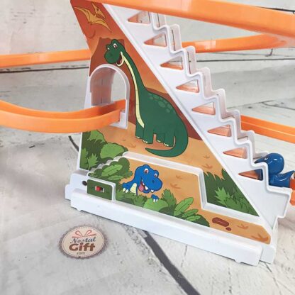 Circuit de dinosaures avec escalier mécanique