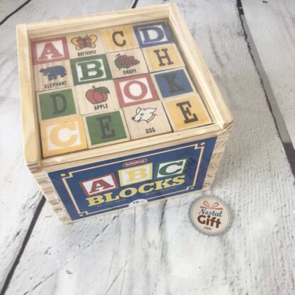 Cubes alphabet en bois rétro + boite de rangement en bois – Image 3