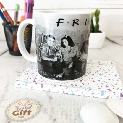 Mug Friends (sur la poutre) – Image 3