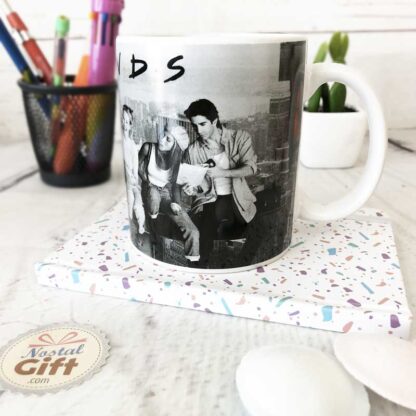 Mug Friends (sur la poutre) – Image 2