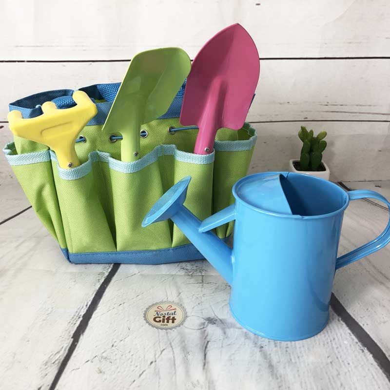 https://www.nostalgift.com/wp-content/uploads/2020/05/set-jardinage-enfant.jpg