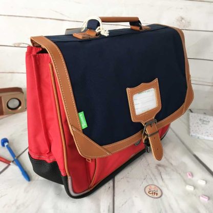 Cartable bleu marine & rouge Arthur 38 cm orné d'un porte clé avion - Tann's – Image 2