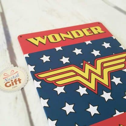 Plaque en métal "Wonder Woman"