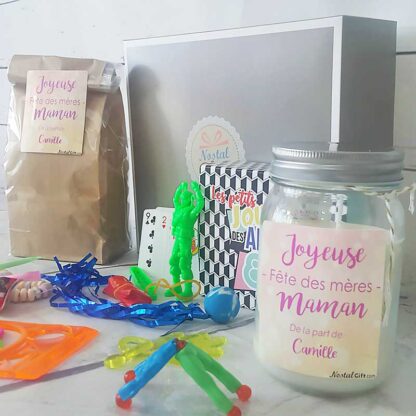 Coffret cadeau personnalisé : Sachet bonbon 80, jouets retro et Bougie "Joyeuse fête des mères Maman"