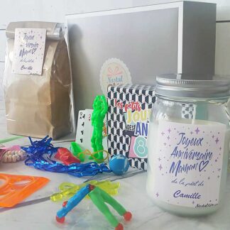 Coffret cadeau personnalisé : Sachet bonbon 80, jouets retro et Bougie "Joyeux anniversaire Maman"