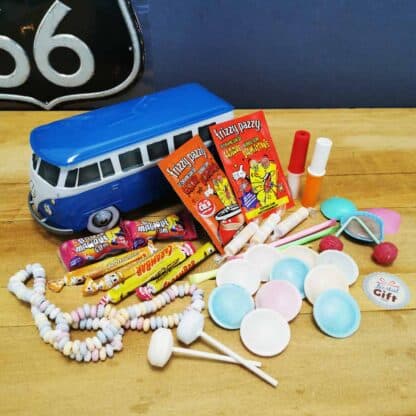 Coffret bonbon Volkswagen Combi en métal rempli de bonbons rétros 80