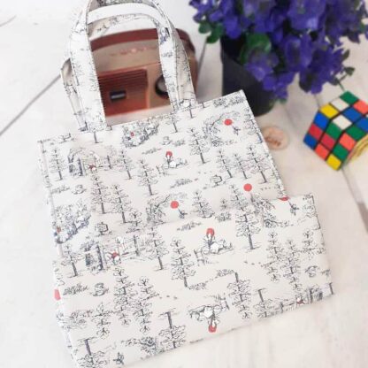 Sac shopping imperméable - Winnie L'ourson – Image 3