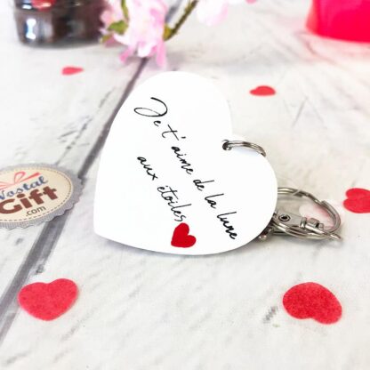 Porte-clés coeur en bois  - " Y'a de l'amour dans l'air "