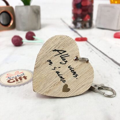 Porte-clés coeur en bois  - " Allez viens, on s'aime "