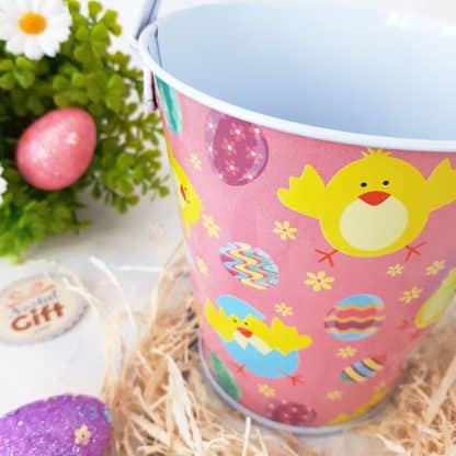 Seau rose de Pâques décoré de poussins et œufs – Image 2