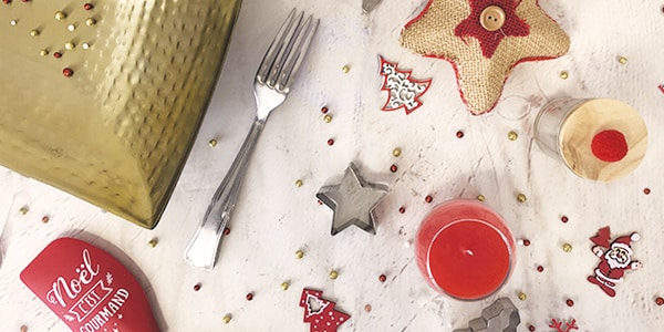 <p><span style="color: #3c3c3b; font-family: 'Open Sans', Arial, sans-serif; font-size: 14.7px;">L’esprit de <a href="../categorie-produit/noel/">Noël</a> s’invite à votre table pour les fêtes. Cette année, épatez vos invités avec une décoration pour votre chemin de table pour Noël inattendue. Découvrez notre sélection, et devenez un hôte unique et magique.</span></p>