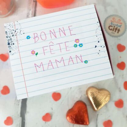 Boîte de chocolat - Cœur en chocolat noir et lait fourrés praliné  x20 - "Je t'aime Maman"