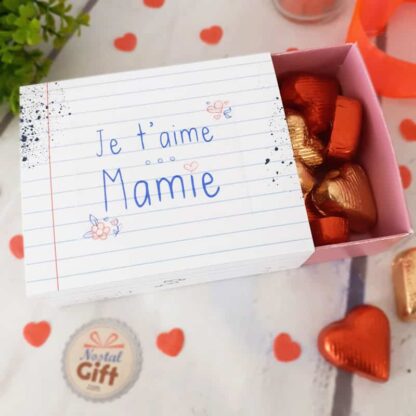 Boîte de chocolat - Cœur en chocolat noir et lait fourrés praliné  x20 - "Je t'aime Mamie"