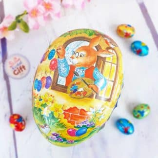 Oeuf de Pâques rempli de petits œufs en chocolats pralinés - Lapin peintre