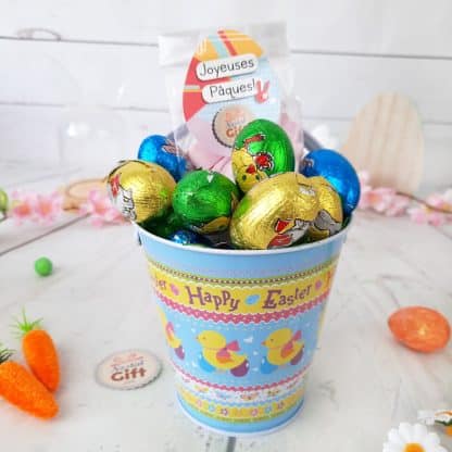 Seau bleu de Pâques - Oeufs en chocolats X 10 et Guimauve lapin x 10