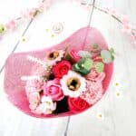 Bouquet de fleurs roses aux pétales de savon