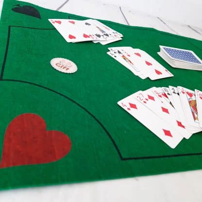 Tapis de jeu de carte motifs cœurs et piques (40 x 60 cm)