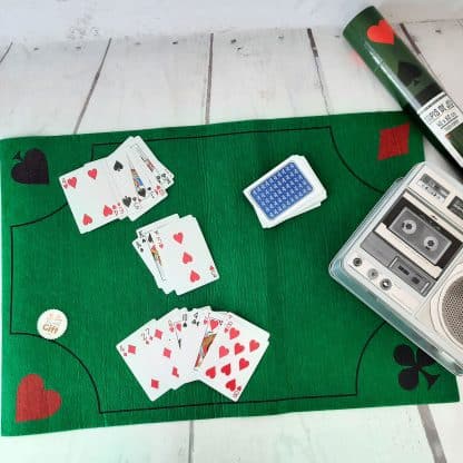 Tapis de jeu de carte motifs cœurs et piques (40 x 60 cm)