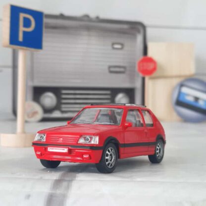 Miniature voiture vintage - Peugeot 205 GTI rouge (échelle 1:43)