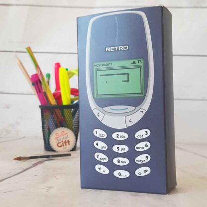 Coffret cadeau : Boîte téléphone portable années 2000 remplie de bonbons rétro