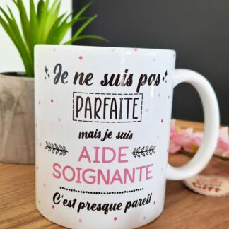 Quotedazur Café-Croissant - Mug Personnalisé Tasse Cadeau Noël Je Ne Suis Pas Parfaite Mais Je Suis Motarde Et C'Est Presque Pareil - Noir/Céramique
